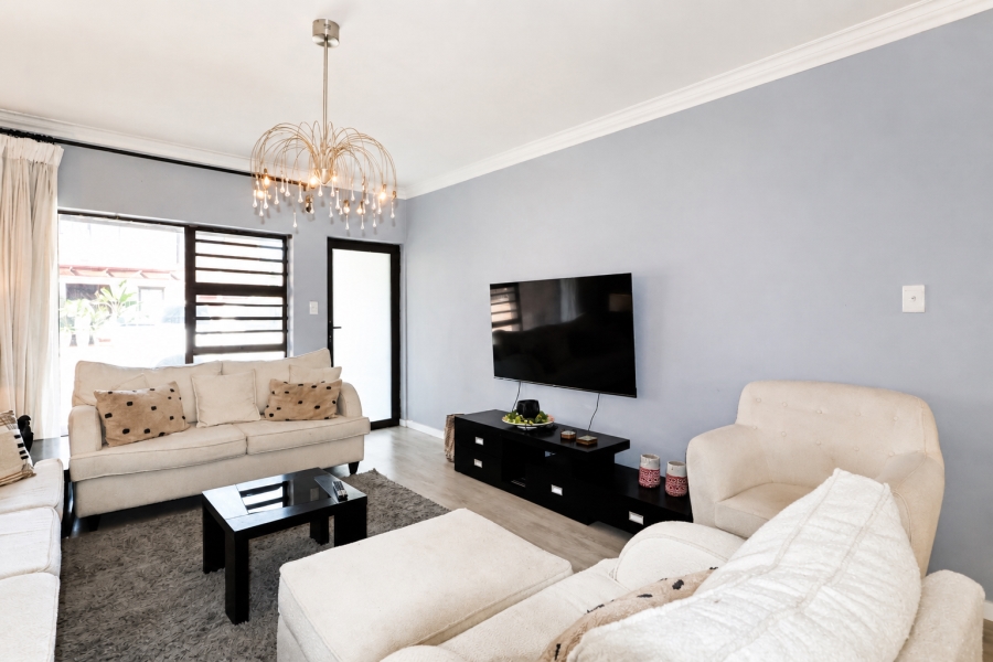 3 Bedroom Property for Sale in Waves Edge Western Cape